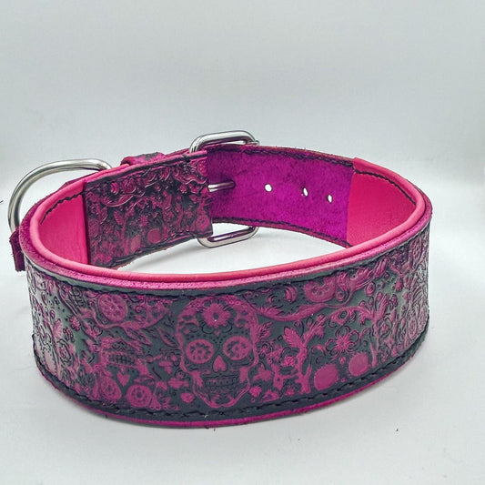 Geprägtes Lederhalsband "Totenkopf" in pink
