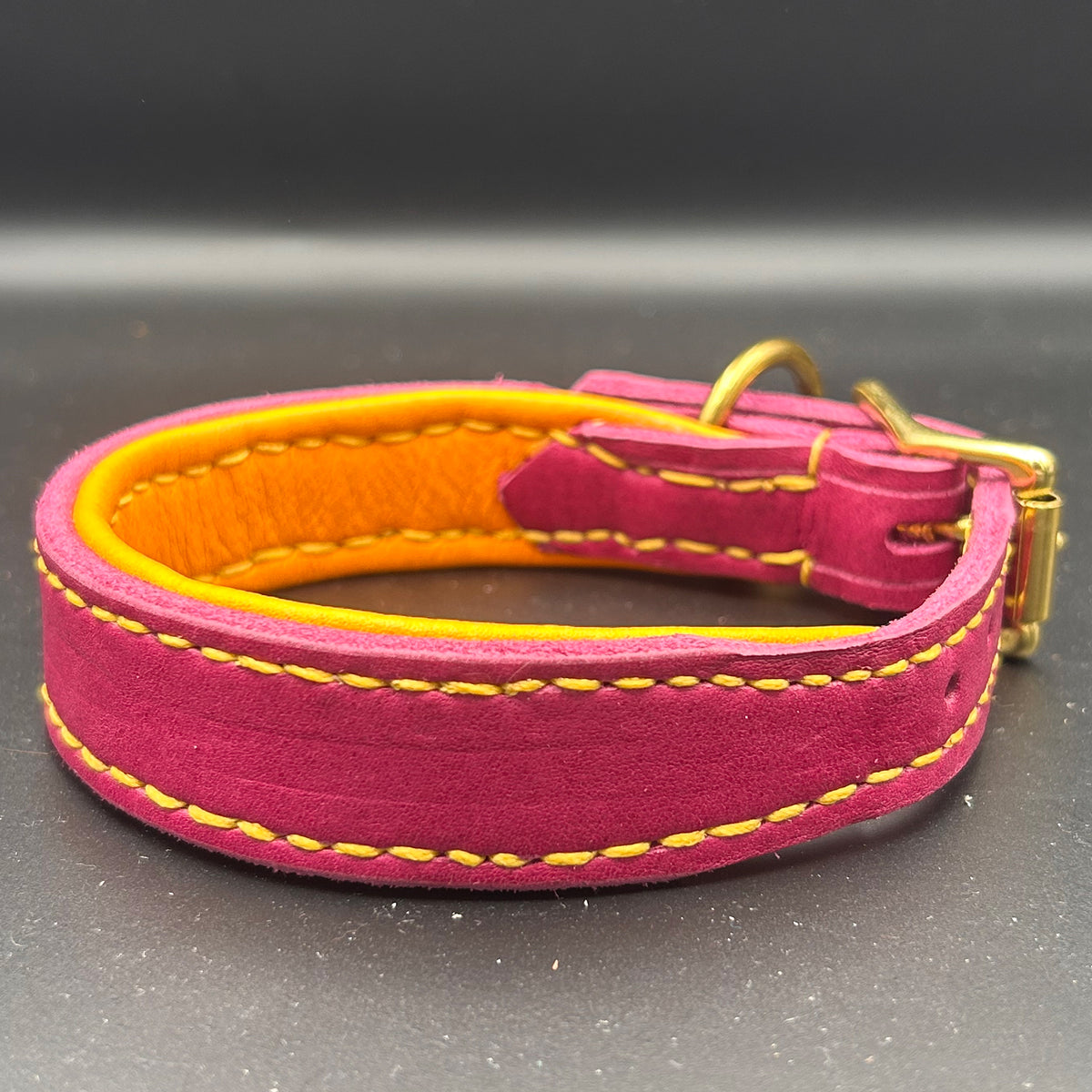 Fettlederhalsband Classic Beere mit Rollschnalle