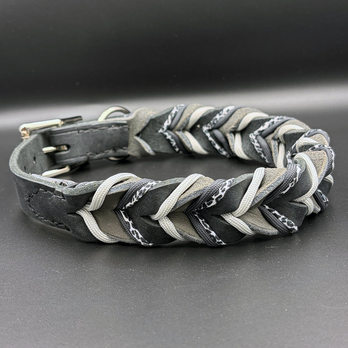 Fettlederhalsband Leo in schwarz