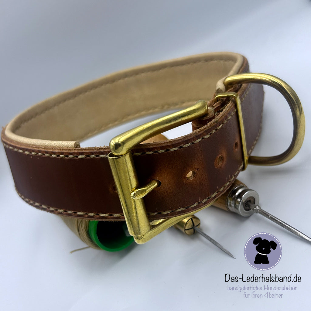 Handgemachtes Lederhalsband in braun | DesignYourself