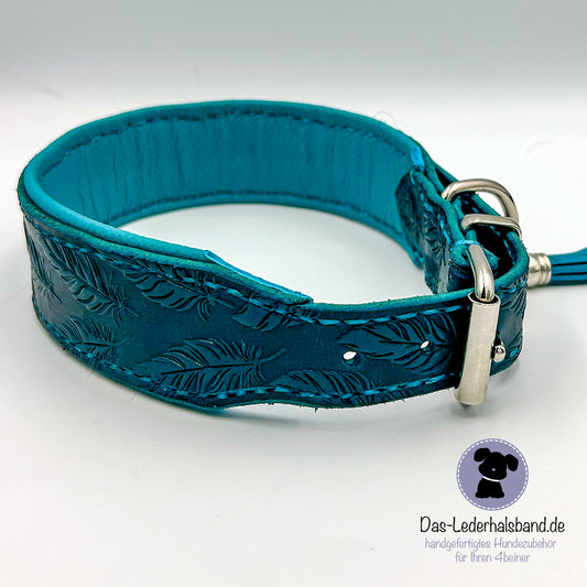 Geprägtes Lederhalsband Federn in türkis