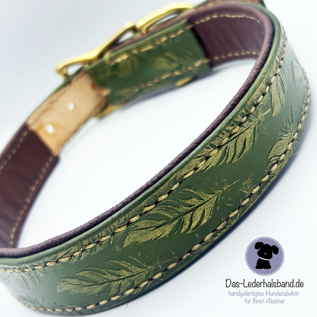 Geprägte Lederhalsband Federn in oliv