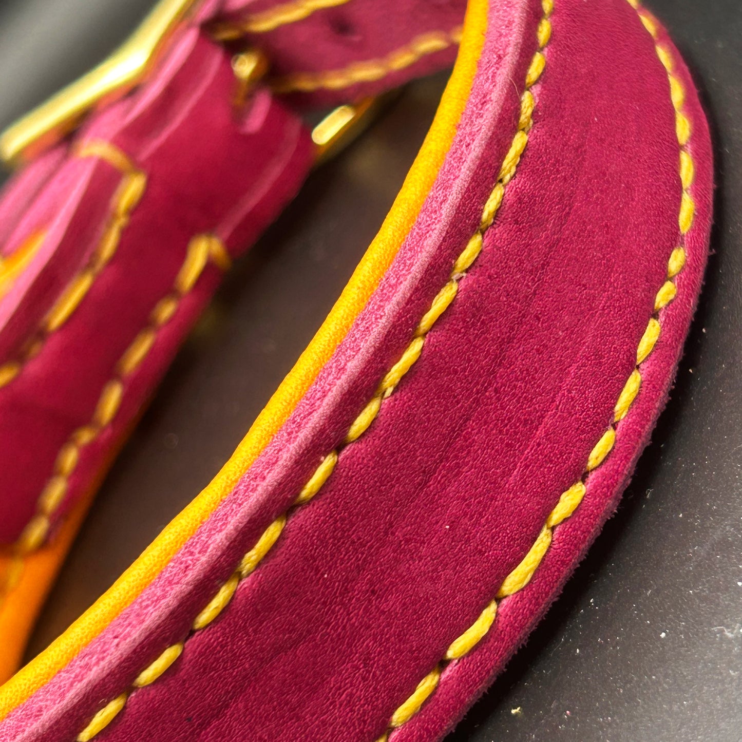 Fettlederhalsband Classic Beere mit Rollschnalle