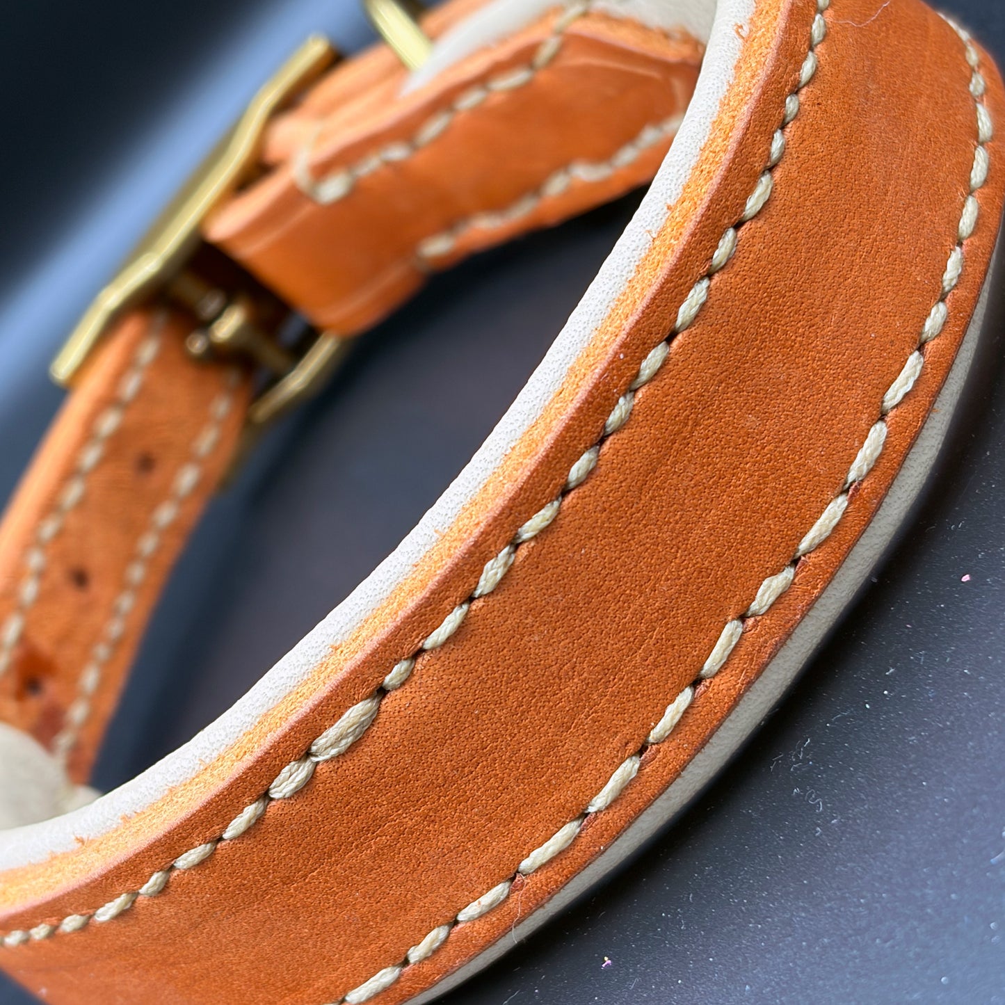Fettlederhalsband Classic Whisky mit Rollschnalle