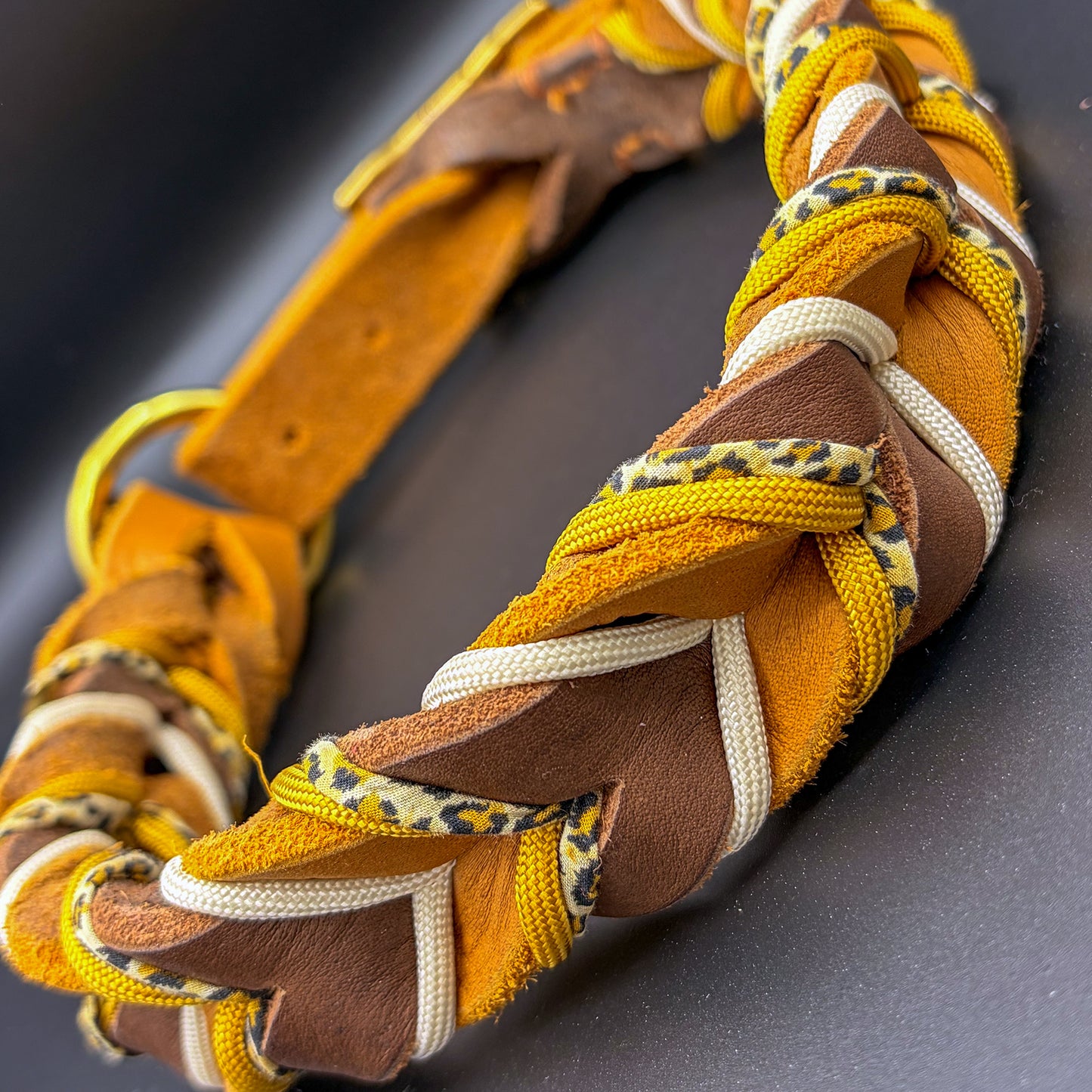 Fettlederhalsband Leo in Cognac