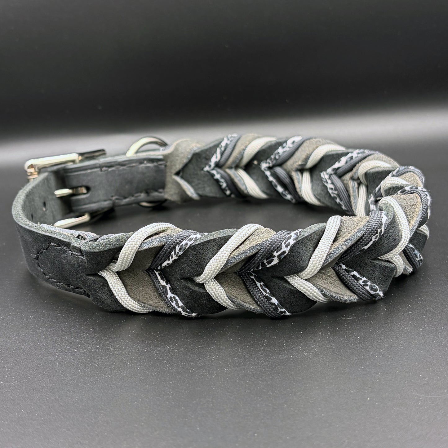 Fettlederhalsband Leo in schwarz