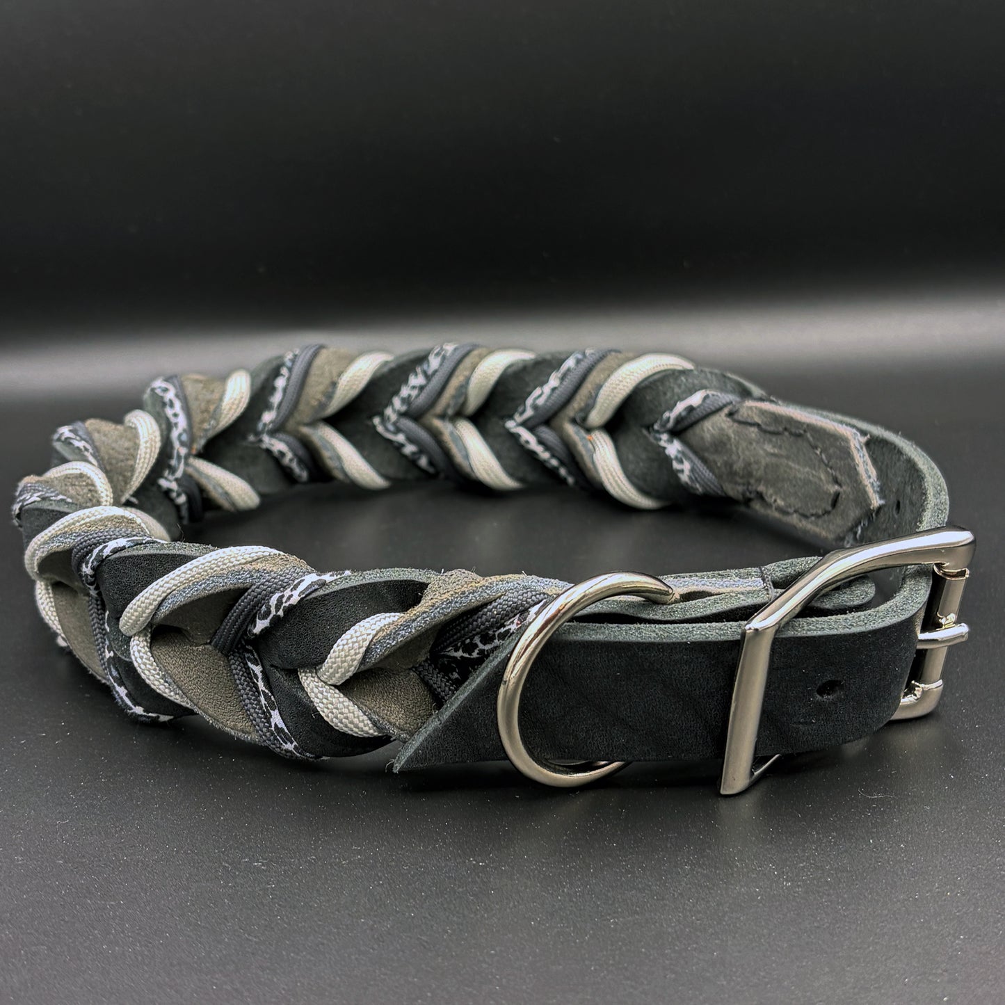 Fettlederhalsband Leo in schwarz