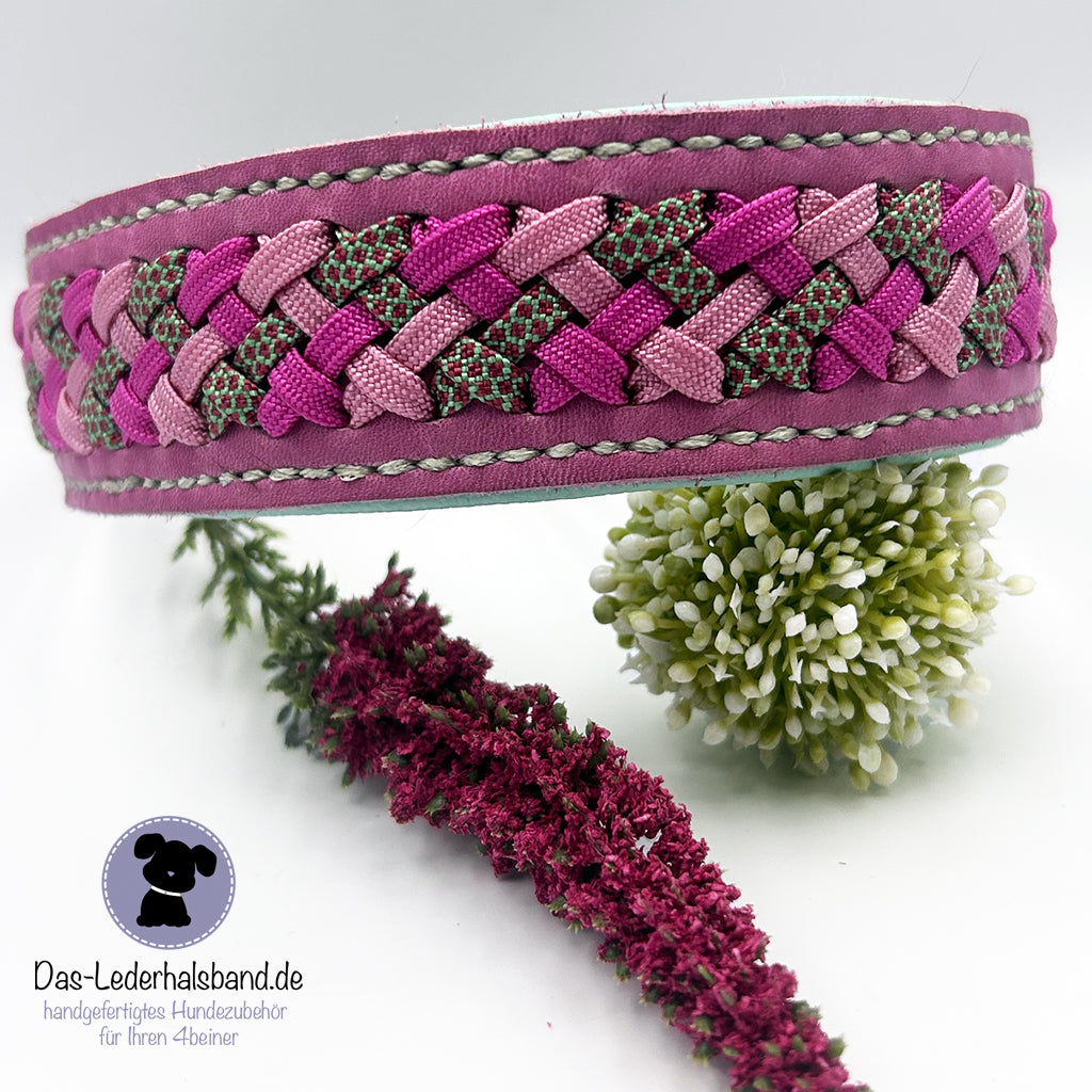 Fettlederhalsband mit Aufflechtung "Malve"