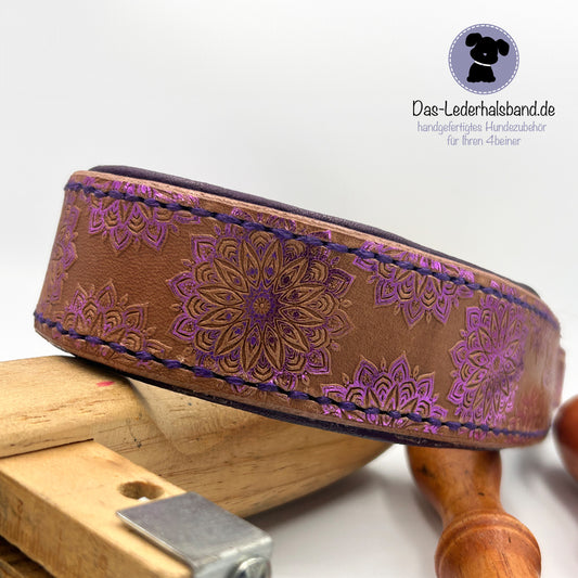 Geprägtes Lederhalsband "Mandalas" in Lila