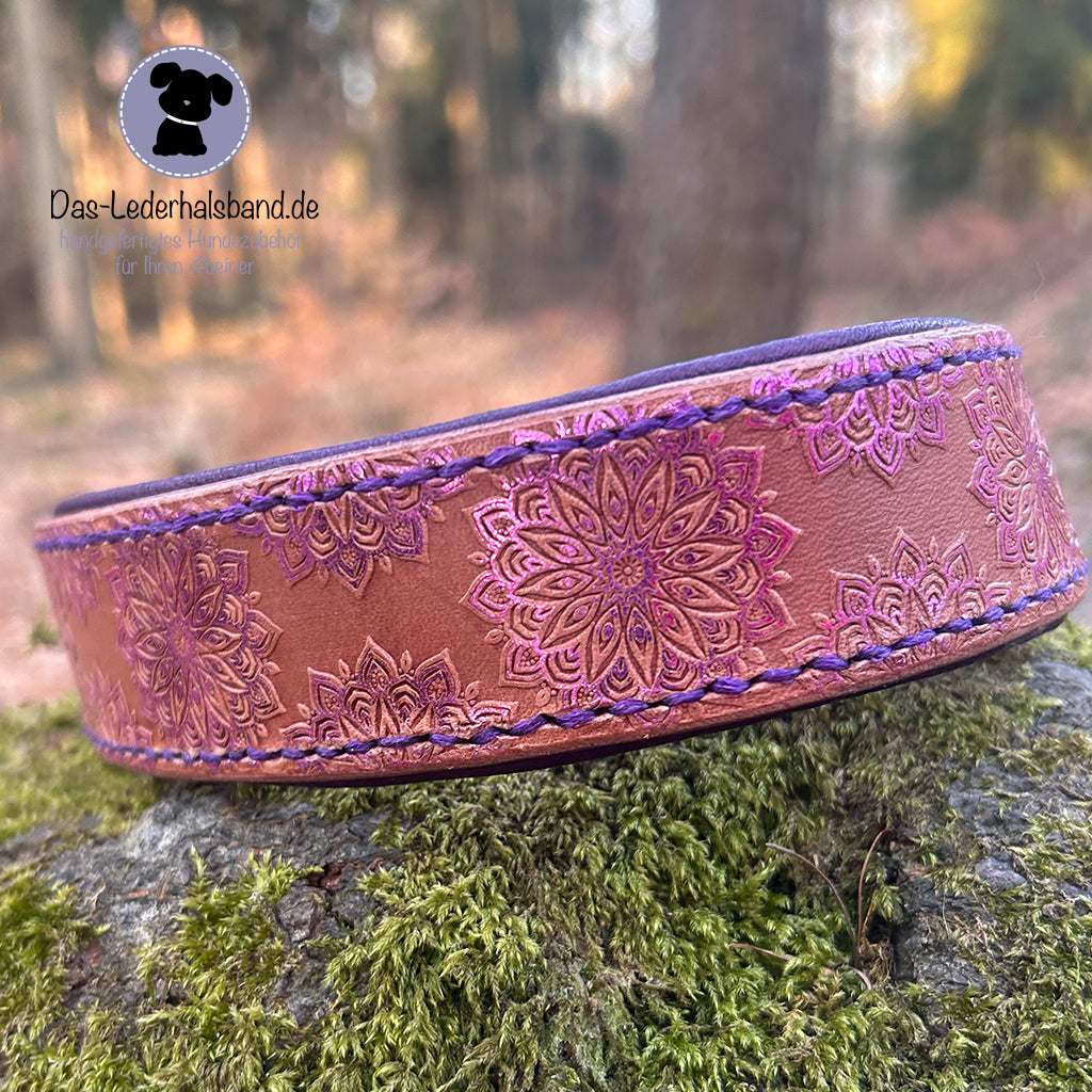 Geprägtes Lederhalsband "Mandalas" in Lila